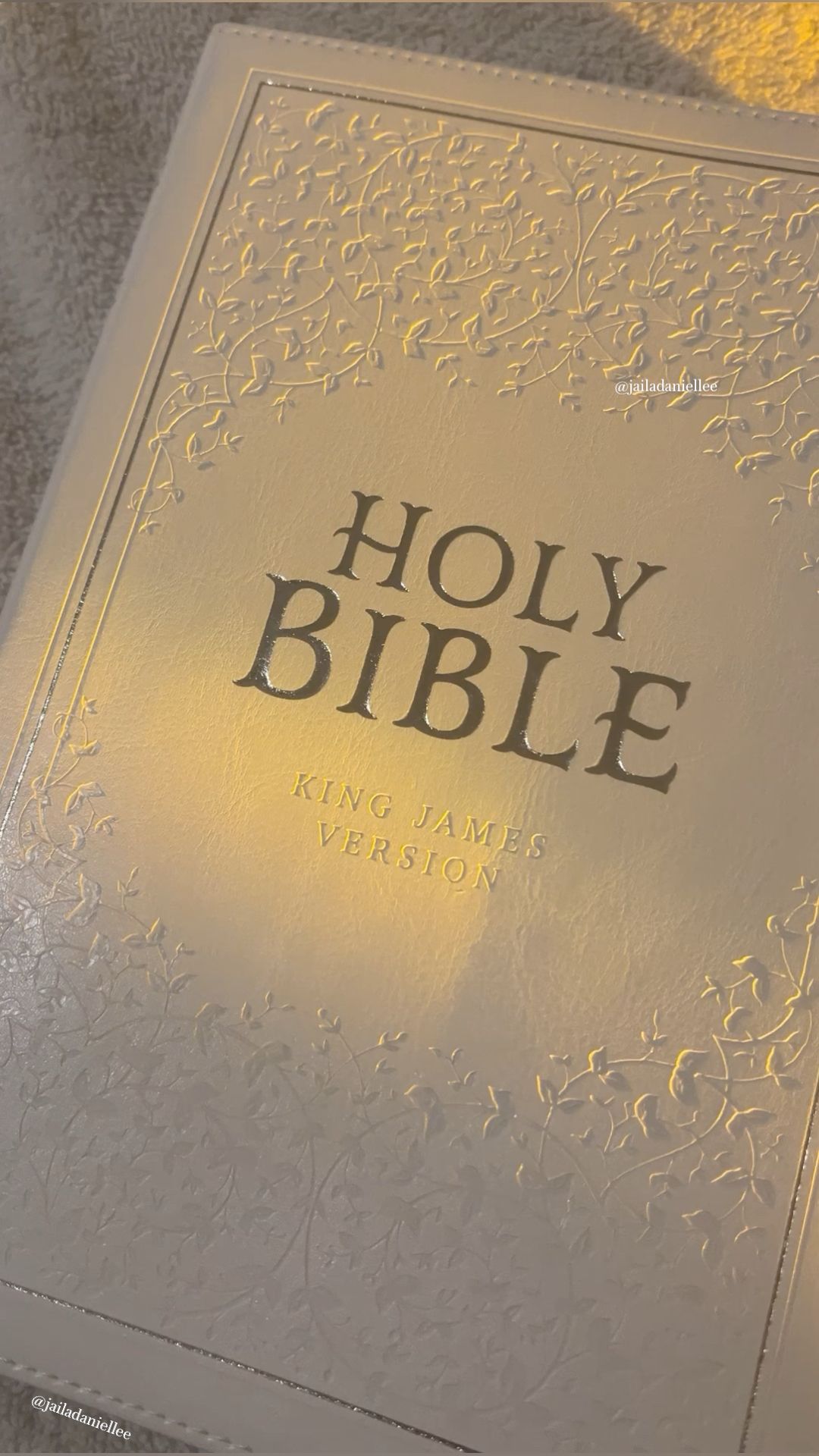 Holy Girl Diaries 001| unbox my new Bible with me