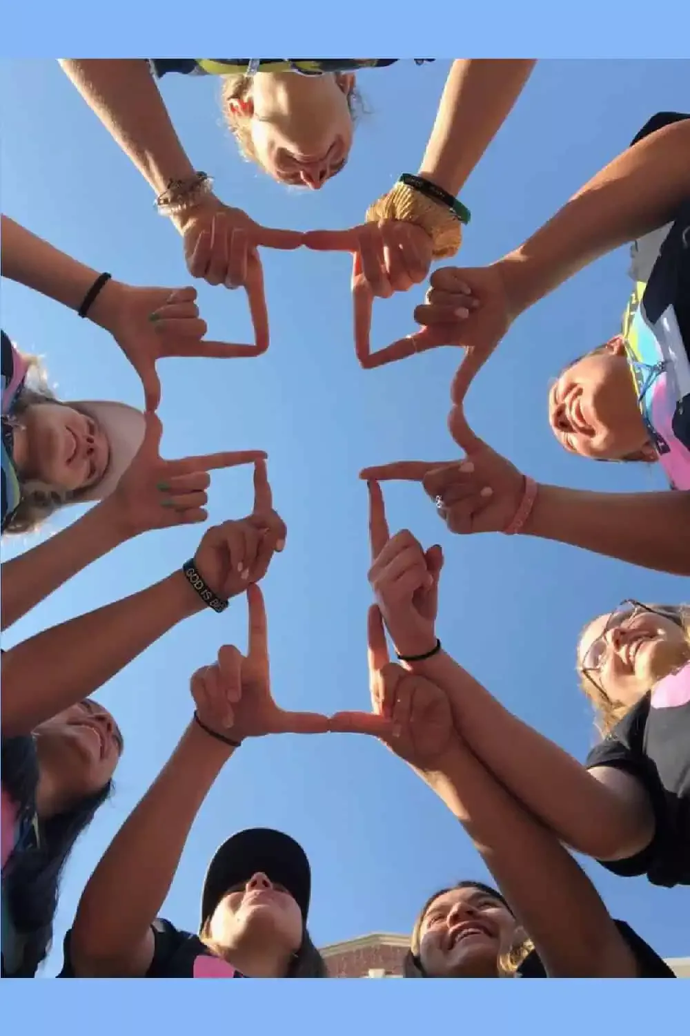 10 Easy Summer Photo Poses That Always Look Cute