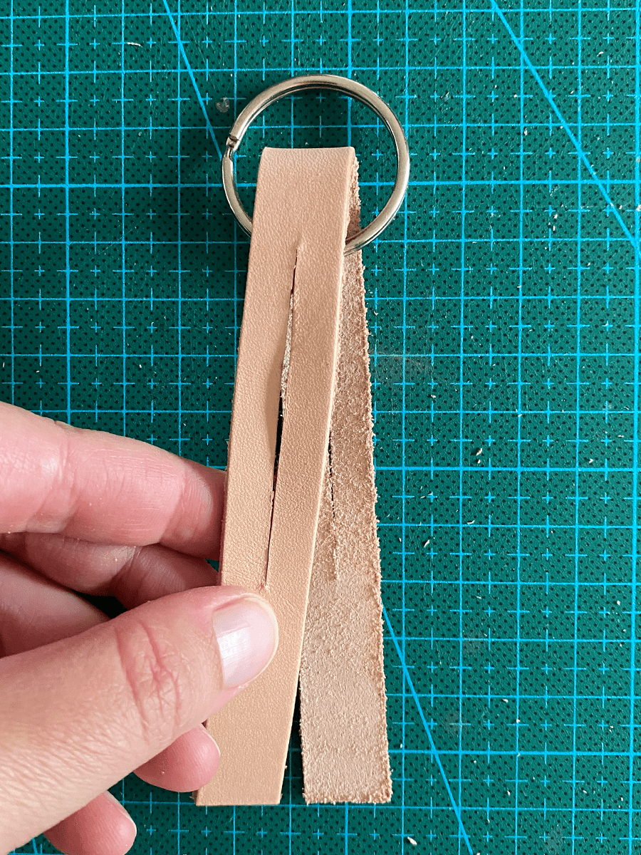 Simple DIY Leather Keychain – kiyafries
